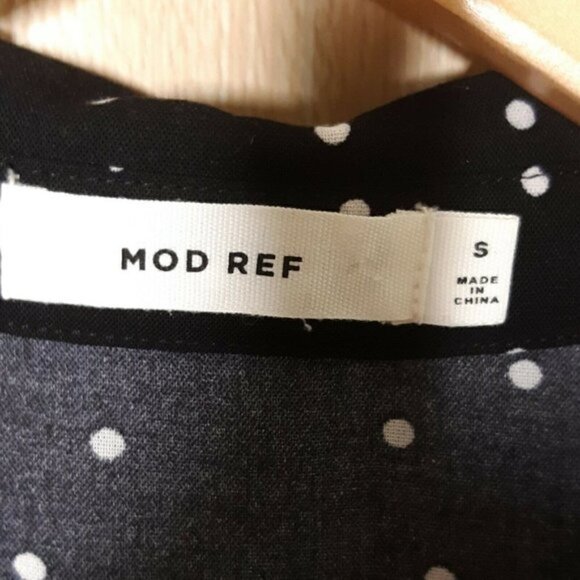 Mod Ref Polka Dot Ruffle Button Down Blouse. Small - Picture 4 of 5